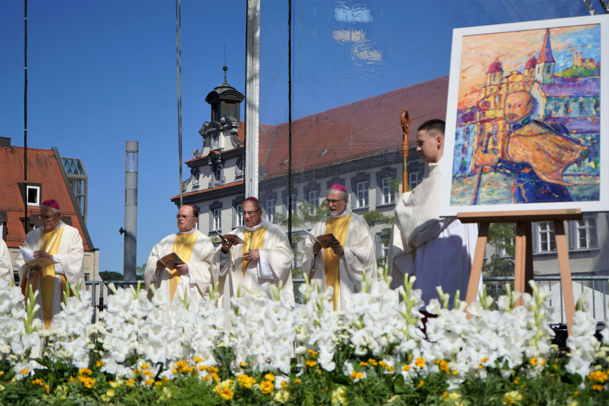  Bischof Bertram würdigt seligen Pater Jeningen (Sonntag, 24. Juli 2022 11:43:00)