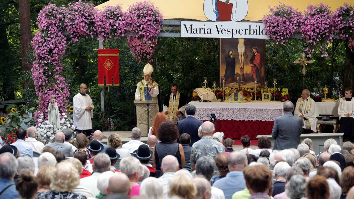 Erzbischof Georg Gänswein bei der Predigt in Maria Vesperbild. (Fotos: Annette Zoepf)
