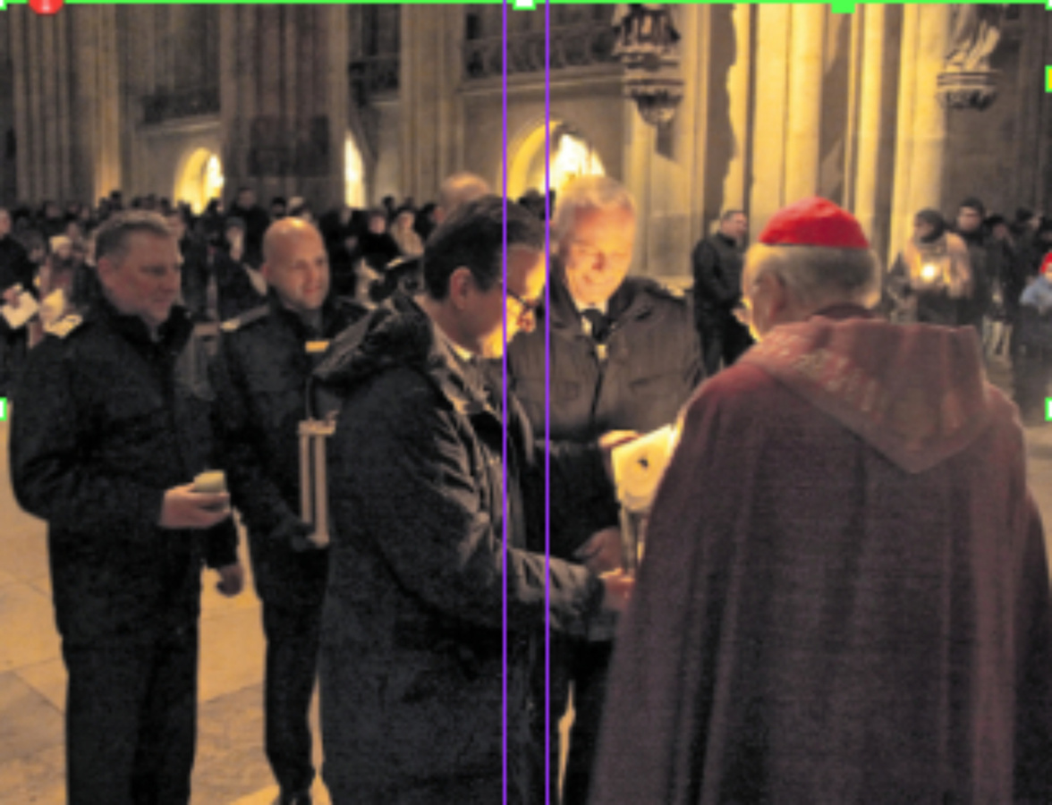 Auch an eine Delegation des katholischen und evangelischen Militärpfarramts Cham übergab Bischof Rudolf Voderholzer das Friedenslicht. Foto: Doering