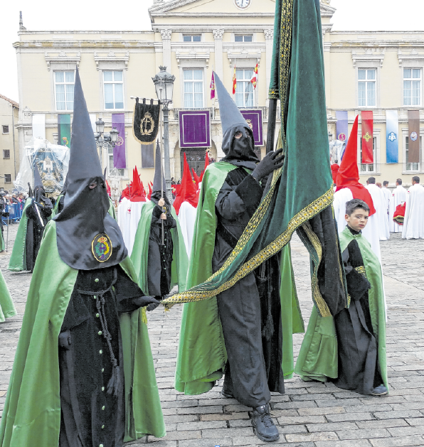 Die Teilnehmer der Karwochen-Prozessionen in Palencia tragen ihren Kopf verhüllt. Sie sollen nicht erkannt werden. (Foto: Wiegand)