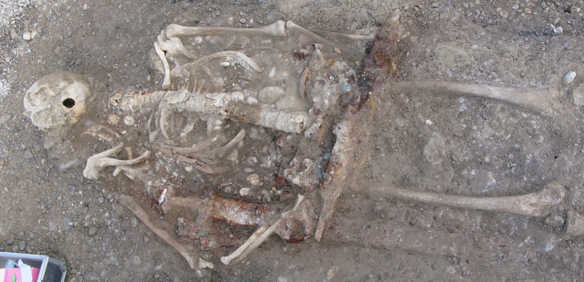 So präsentierte sich das Skelett des Reiterkriegers den Archäologen nördlich von Augsburg. (Foto: Bayerisches Landesamt für Denkmalpflege)