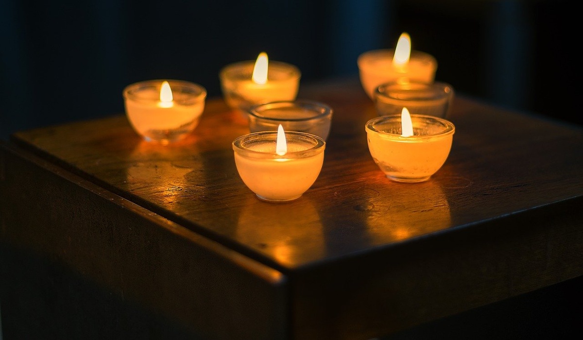 Kerzen brennen zum Zeichen der Trauer – auch für unseren Kolumnisten K. Rüdiger Durth. (Foto: gem)