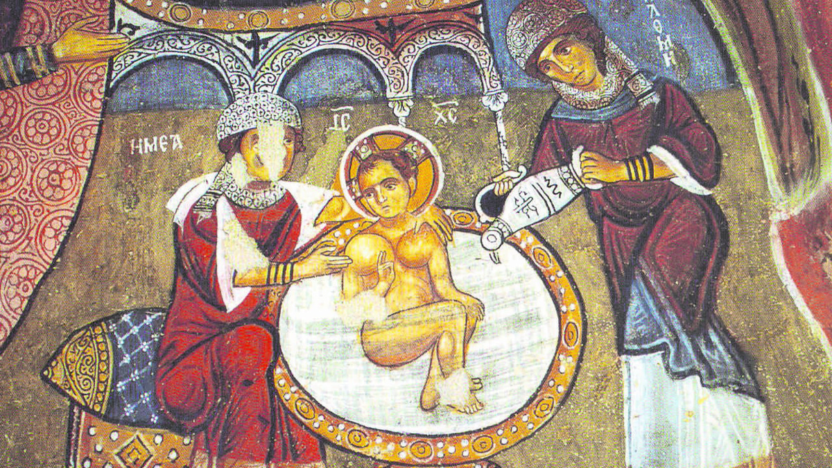 Salome (rechts) und die Hebamme Emea baden das Jesuskind (Fresko aus Kappadokien, zwölftes Jahrhundert). (Foto: gem)