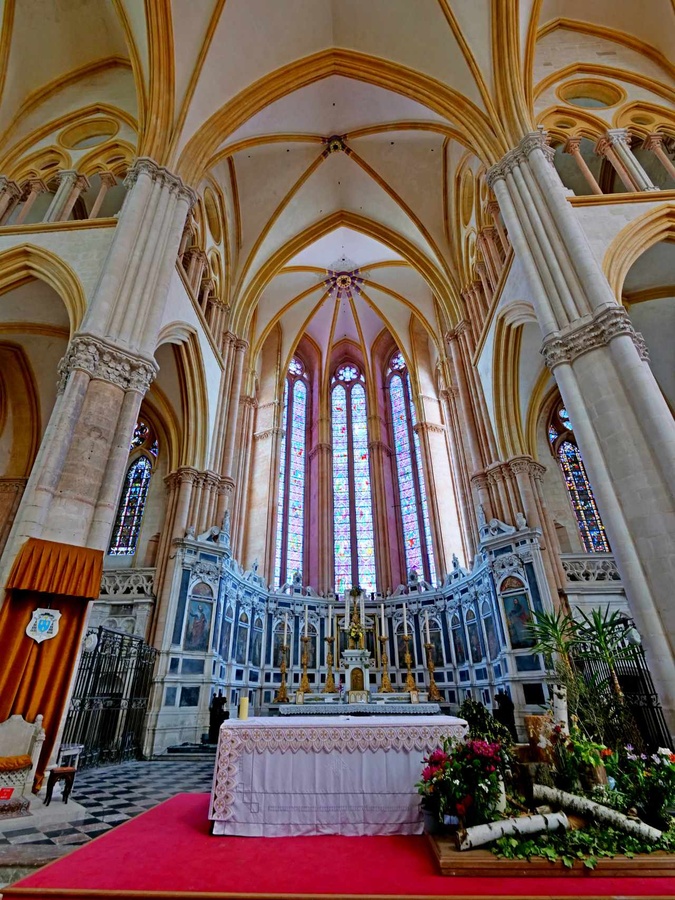 Nach ihrer weitgehenden Zerstörung im Zweiten Weltkrieg wurde die Kathedrale von Toul innen und außen generalsaniert. (Foto: Schenk)