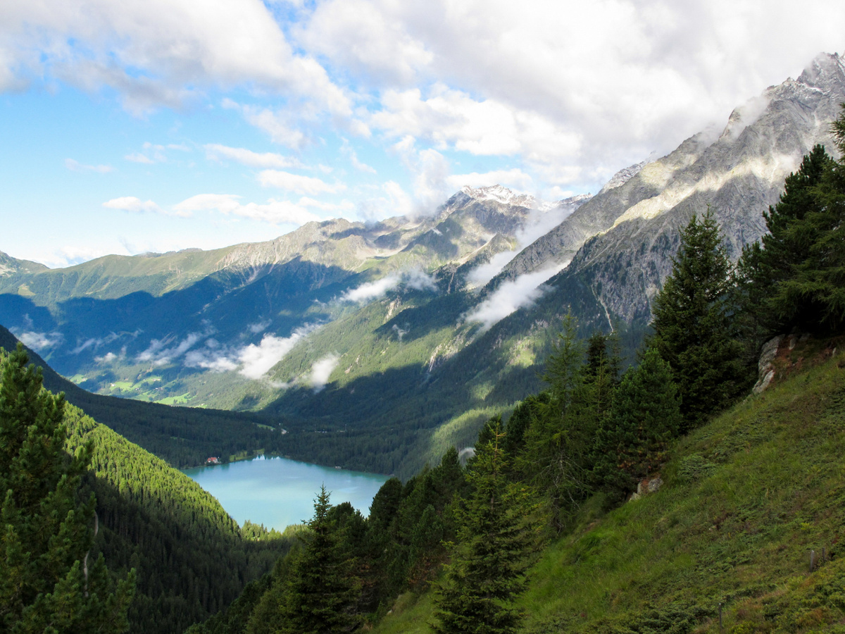 Die Bewahrung der Schöpfung gehört zu den Werten, die die EU mit dem Papst verbinden, erklärt die Kommissionspräsidentin. Der Klimawandel macht sich bisher unter anderem in den Alpen, wie hier im Tal bei Sankt Jakob in Defereggen in Tirol. (Foto: KNA)
