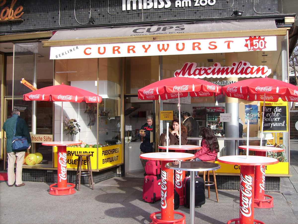 Currywurst-Buden wie diese sind aus der Bundeshauptstadt nicht wegzudenken. Das hat einen einfachen Grund: Berlin ist die Urheimat der Currywurst. (Foto: Krauß)