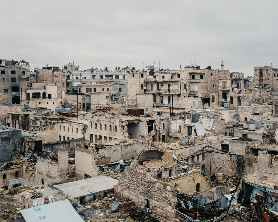 Blick über Aleppo (Syrien) mit Ruinen zerbombter Häuser am 17. Dezember 2018. (Foto: KNA)