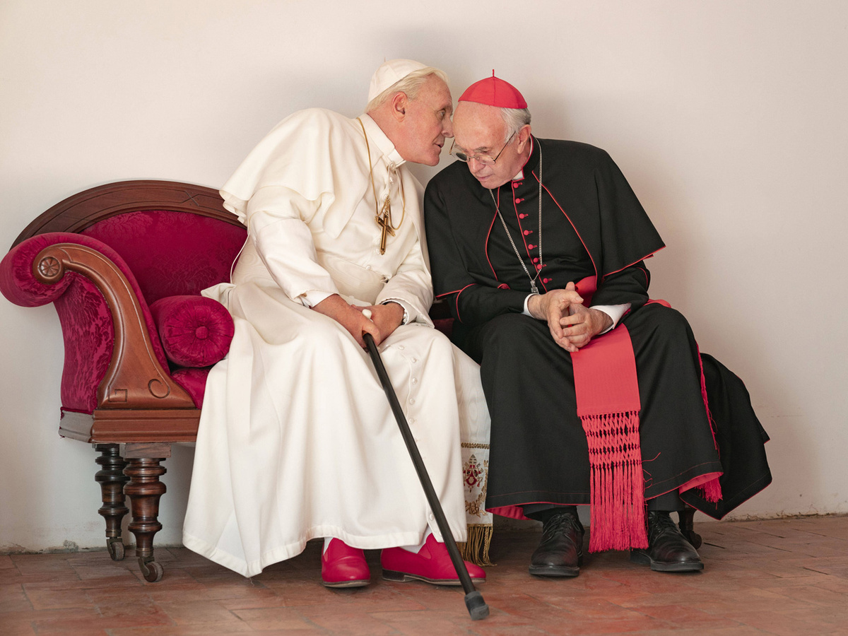 Szene aus "Die zwei Päpste" mit Anthony Hopkins als Papst Benedikt VXI. (links) und Jonathan Pryce als Kardinal Jorge Mario Bergoglio. (Foto: imago images/Zuma Press) 