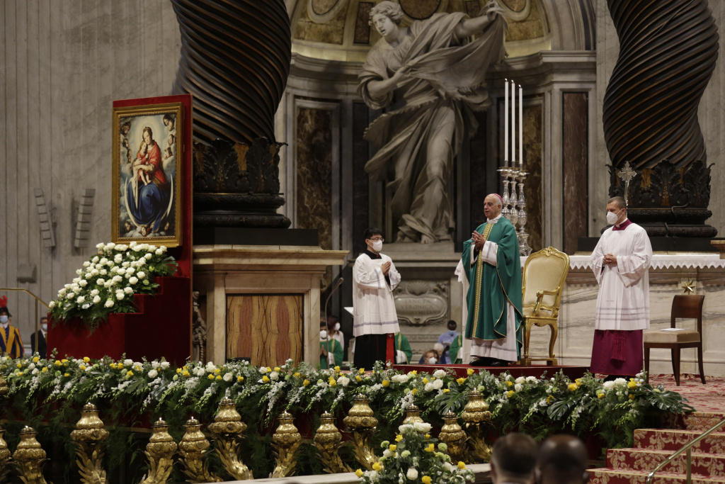 Erzbischof Rino Fisichella, Präsident des Rates für die Neuevangelisierung, vertritt Papst Franziskus bei der Messe zum ersten Welttag der Großeltern und älteren Menschen im Petersdom am 25. Juli 2021 im Vatikan. (Foto: KNA)