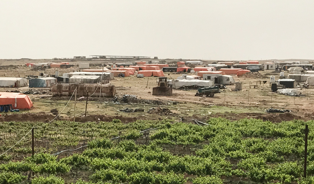 Privates Flüchtlingscamp auf einer landwirtschaftlichen Farm in Jordanien. (Foto: KNA)