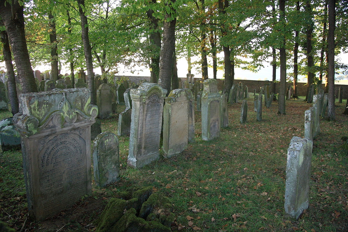 Jüdischer Friedhof.             Foto: Schorle; Lizenz: https://creativecommons.org/licenses/by-sa/3.0/de