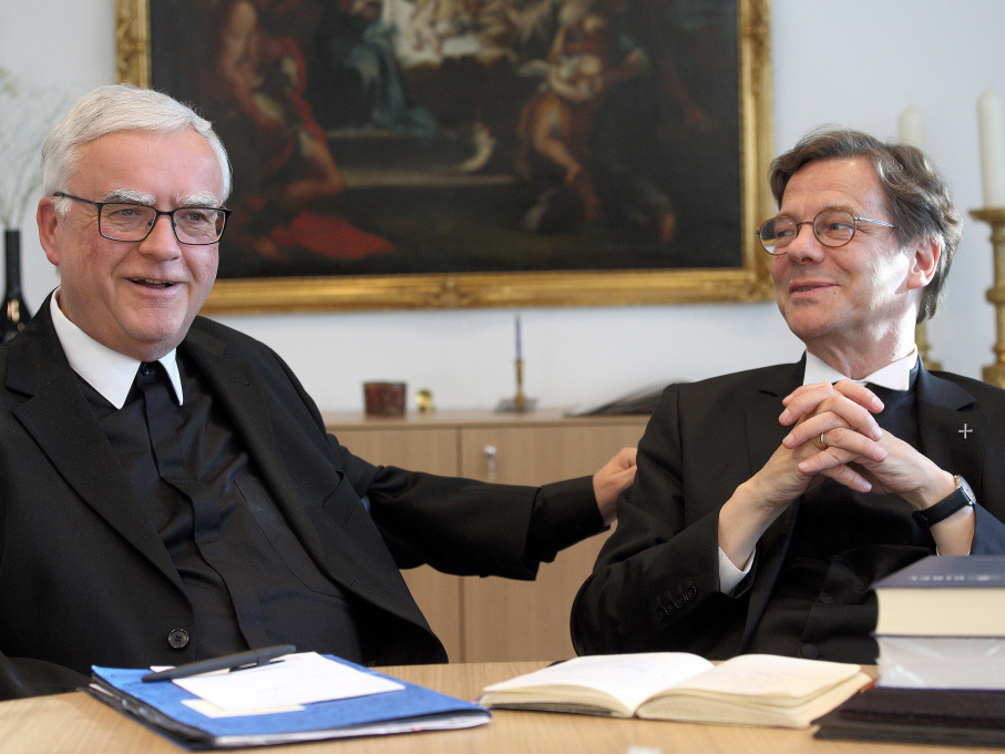 Der katholische Erzbischof von Berlin Heiner Koch (links) und Markus Dröge, Bischof der Evangelischen Kirche Berlin-Brandenburg-schlesische Oberlausitz. (Foto: KNA)