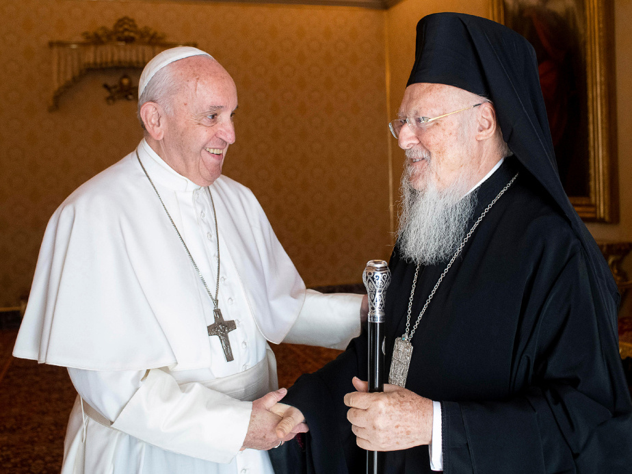 Papst Franziskus empfängt Bartholomaios I., griechisch-orthodoxer Ökumenischer Patriarch von Konstantinopel, am 17. September 2019 im Vatikan. (Foto: KNA)