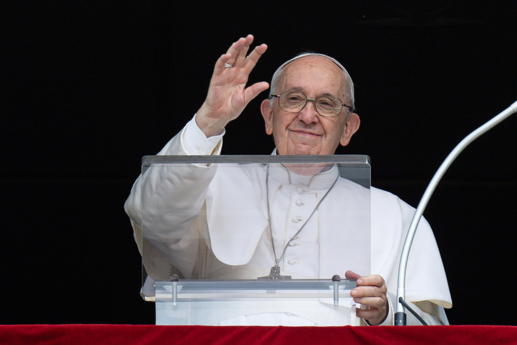 Mittagsgebet mit Papst Franziskus am Fenster des Apostolischen Palasts am 5. Juni 2022 im Vatikan.