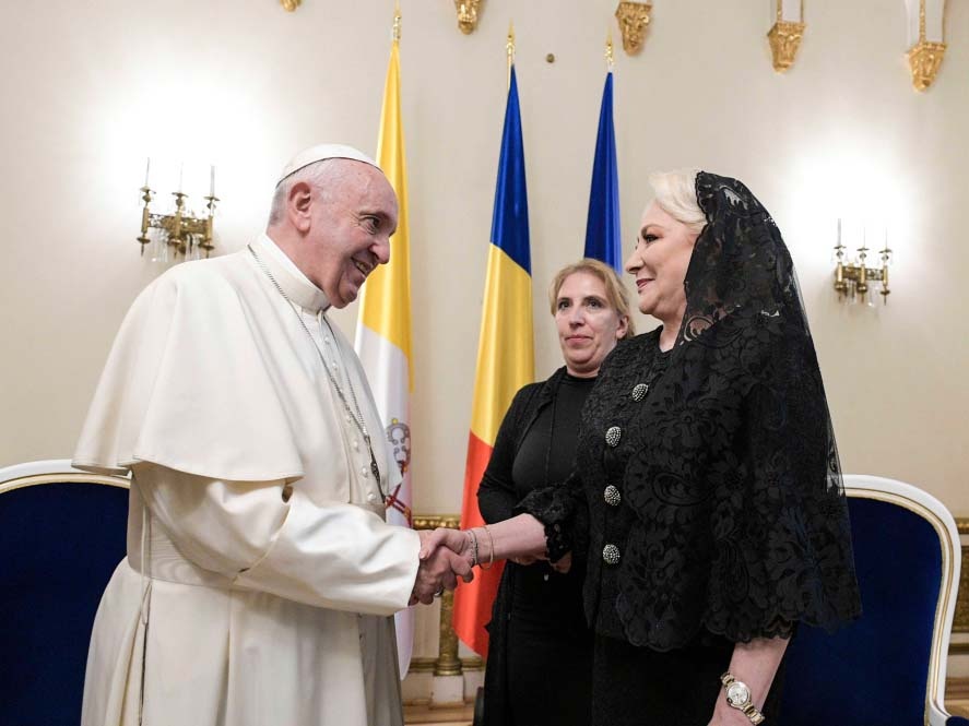 Papst Franziskus und Viorica Dancila, Ministerpräsidentin von Rumänien, am 31. Mai 2019 in Bukarest. (Foto: KNA)
