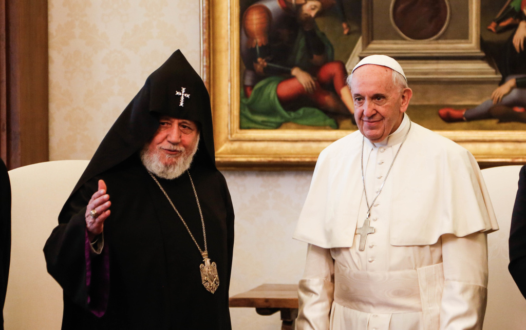Karekin II., Katholikos-Patriarch aller Armenier, und Papst Franziskus. (Foto: KNA)