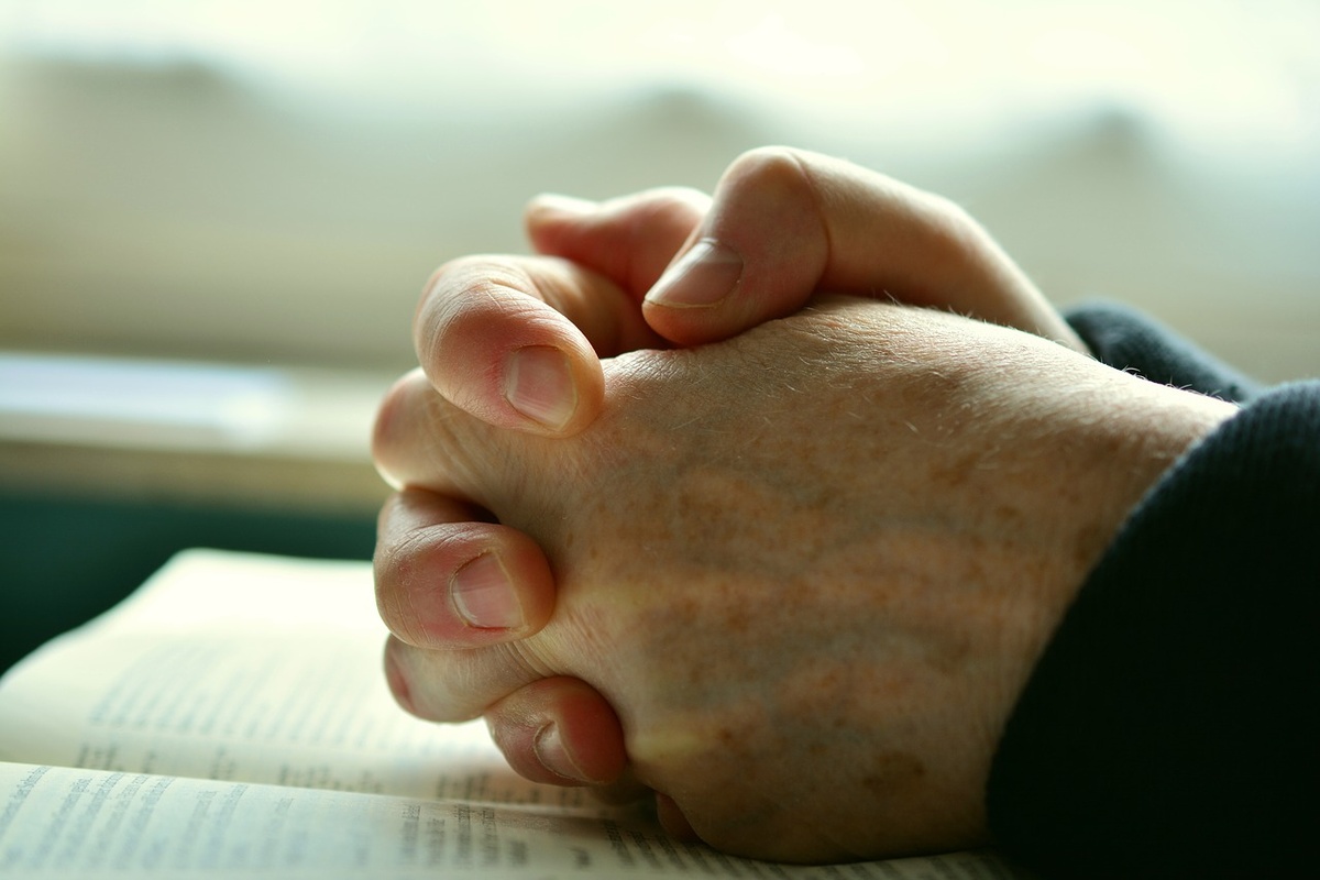Zum Gebet gefaltete Hände. (Foto: gem)