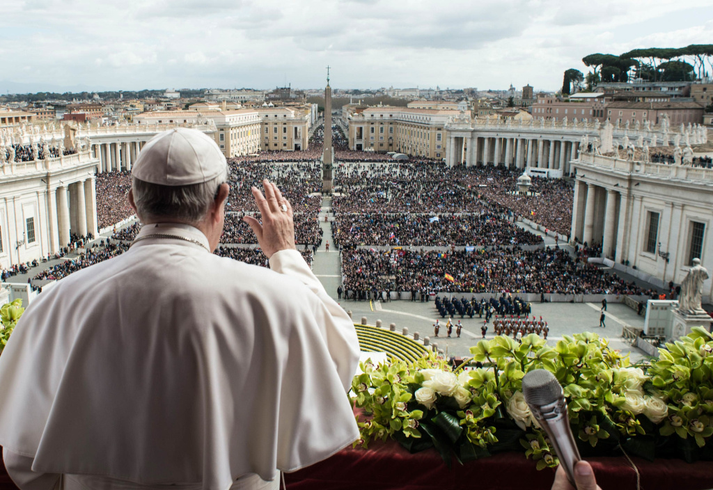 Papst Franziskus erteilt den Segen "Urbi et orbi". (Foto: KNA)