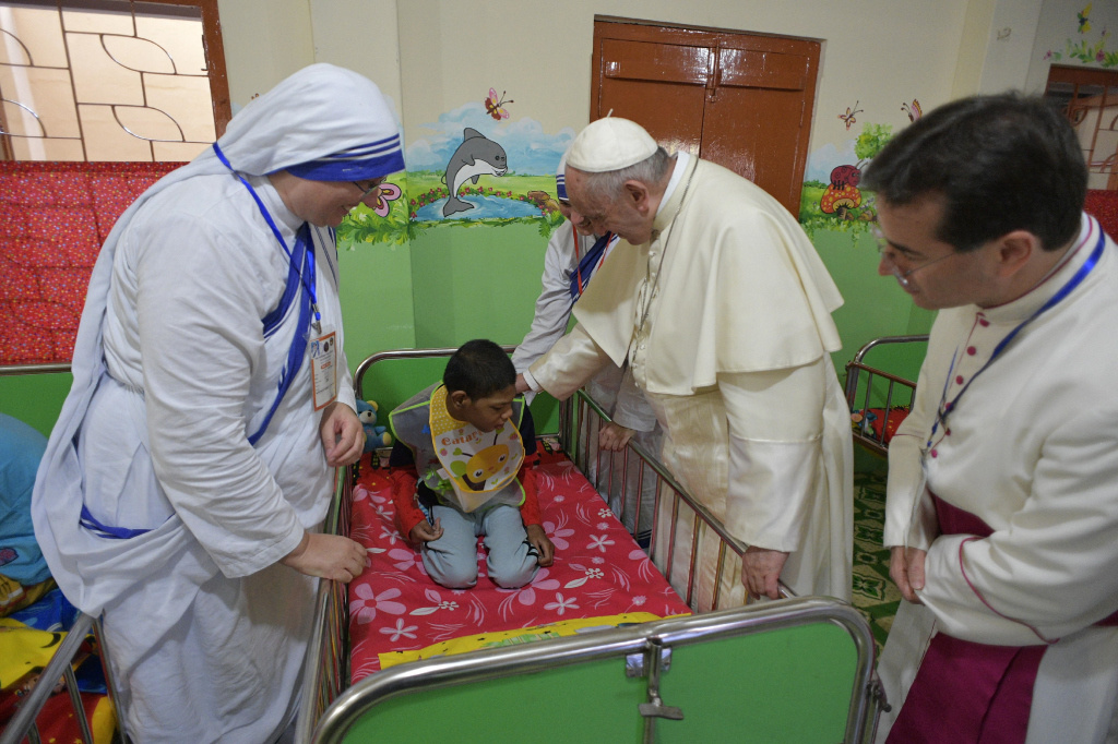 Mit seiner Bangladesch-Reise 2017 wollte Papst Franziskus die christliche Minderheit im überwiegend muslimischen Land stärken. Unter anderem besuchte er das Mutter-Teresa-Haus in Dhaka. (Foto: KNA)