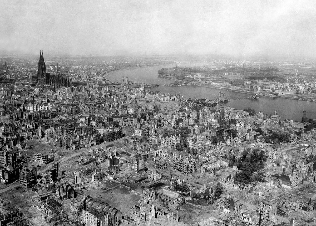 Der Zweite Weltkrieg zerstörte Städte, Familien und Leben. Hier Köln nach der Bombardierung. (Foto: gem)
