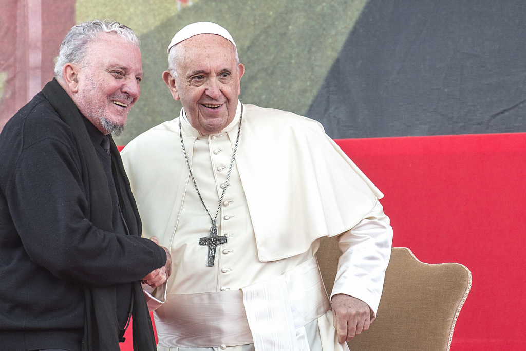 Kiko Argüello und Papst Franziskus bei der Feier zu 50 Jahren Neokatechumenat 2018. (Foto: KNA)