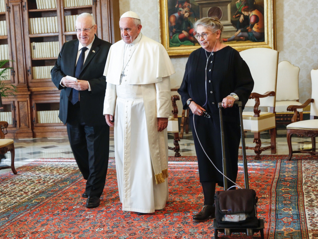 Papst Franziskus empfängt Reuven Rivlin, israelischer Staatspräsident, und dessen Ehefrau Nechama Rivlin. (Foto: KNA)