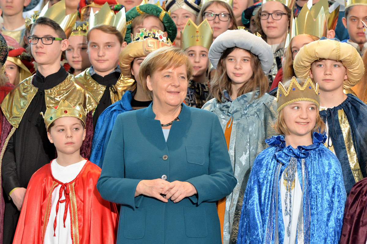 Bundeskanzlerin Angela Merkel heißt die kleinen und großen Könige bereits zum vierzehnten Mal willkommen. (Foto: Ralf Adloff/Kindermissionswerk)