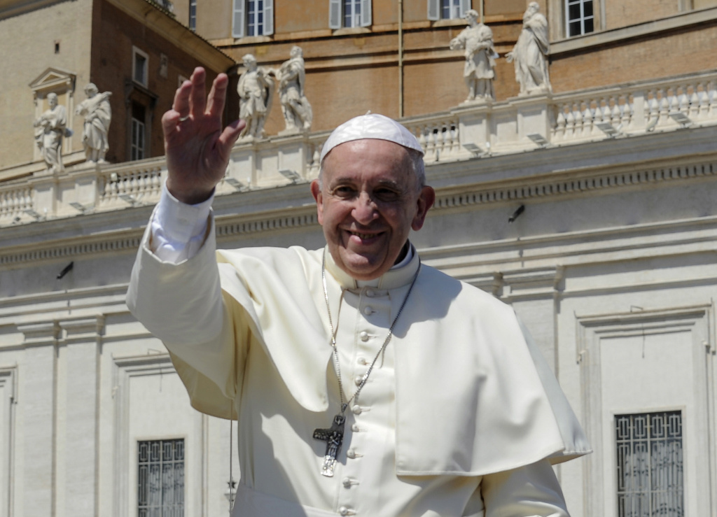 Papst Franziskus spricht zu den Gläubigen. (Foto: KNA)