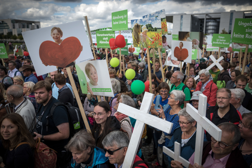 Tausende setzten im vergangenen Jahr beim "Marsch für das Leben" in Berlin ein Zeichen für den Schutz des Lebens. (Foto: KNA)