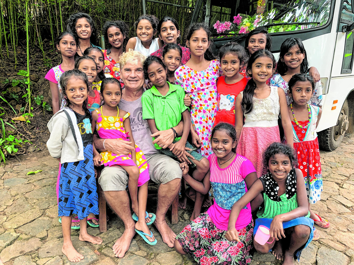 Michael Kreitmeir hat in Sri Lanka seine Lebensaufgabe gefunden. Mit seiner kleinen Hilfsorganisation „Little Smile“ setzt er sich dort seit 22 Jahren für Kinder, Frauen und Menschen in Not ein.
